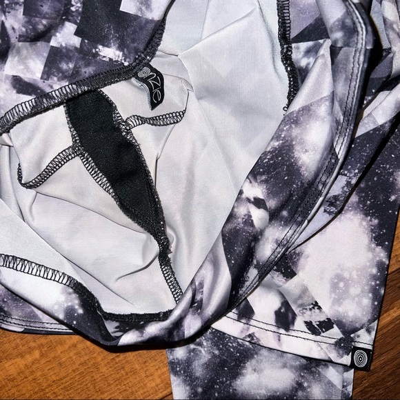 Onzie | Space Galaxy Chevron Leggings - Picture 7 of 8